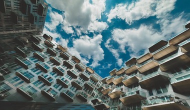 Papa czy folia – co lepiej chroni Twój balkon?