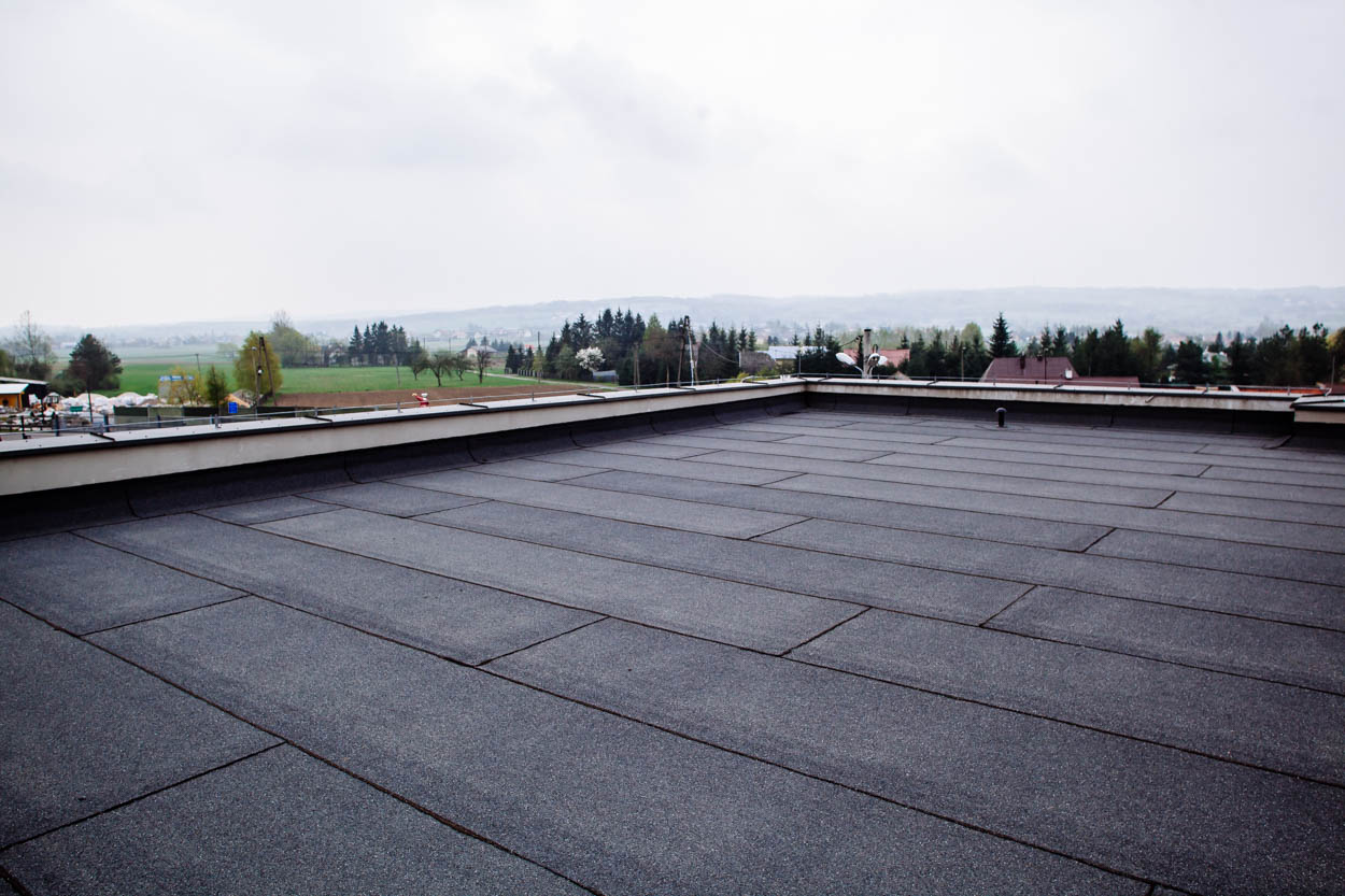 Odbiór i okresowy przegląd dachu płaskiego